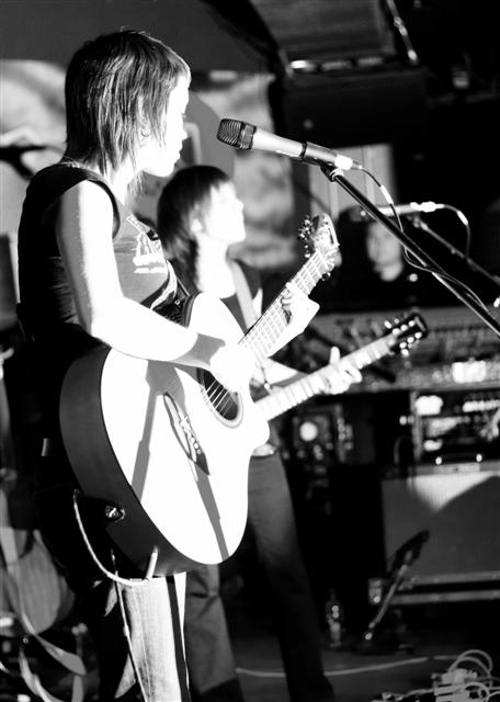 Tegan_and_Sara_punkoryan_100205_016.jpg