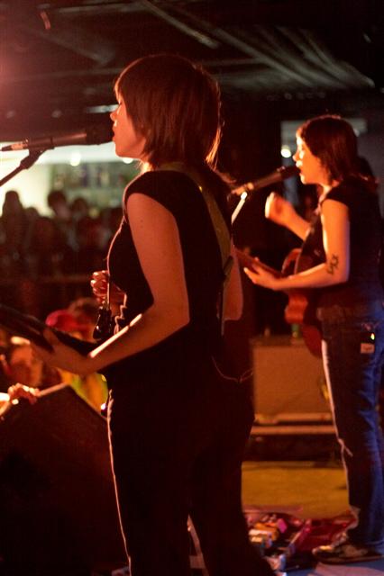 Tegan_and_Sara_punkoryan_100205_043.jpg