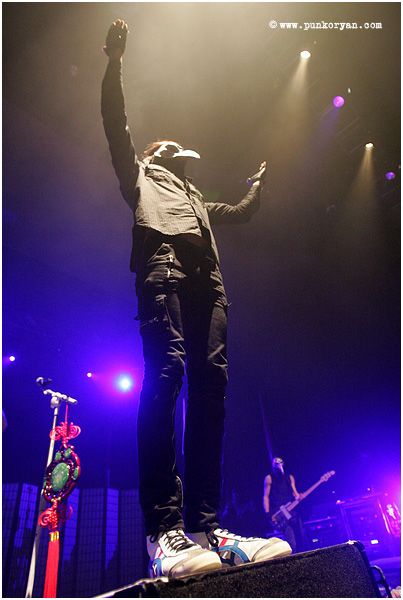 (Digital Image) Edmonton, AB: April 5, 2007: Jared Leto, guitar and vocalist with 30 Seconds to Mars performs at Taste of Chaos,