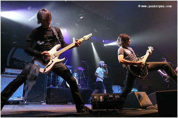 (Digital Image) Edmonton, AB: April 5, 2007: Justin Shekoski, left, and Beau Burchell, guitarists with Saosin perform at Taste o